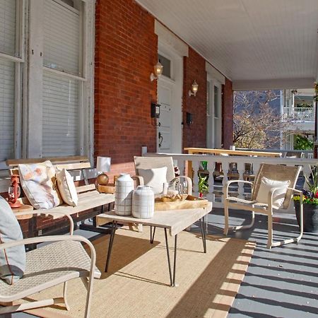 2 Bedroom Newly Renovated Townhome In Historic Савана Екстериор снимка