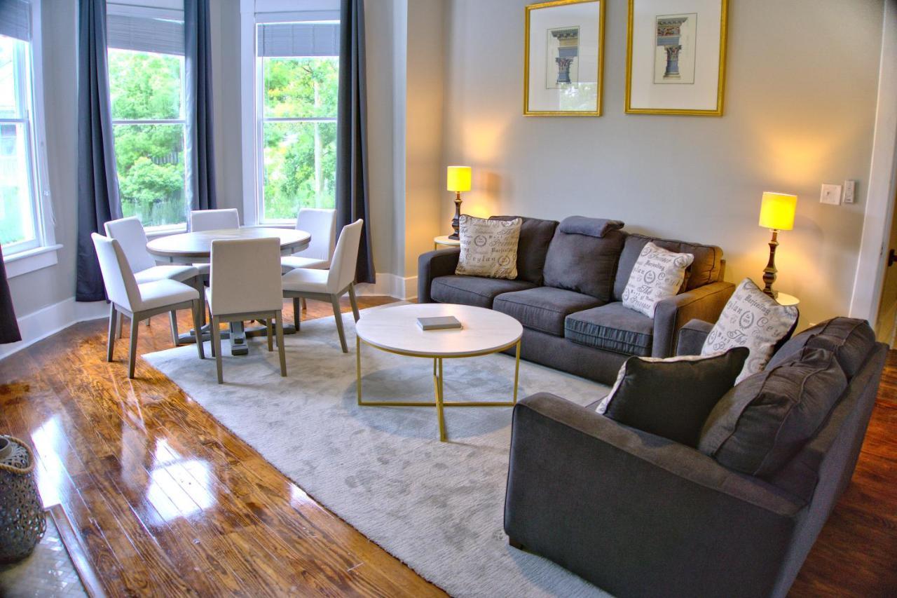 2 Bedroom Newly Renovated Townhome In Historic Савана Екстериор снимка