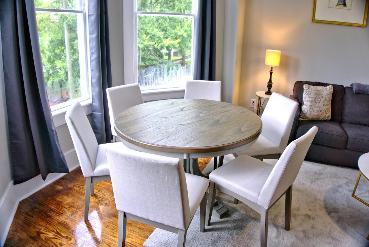 2 Bedroom Newly Renovated Townhome In Historic Савана Екстериор снимка