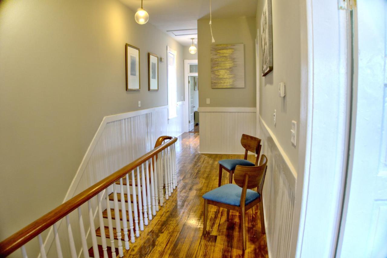 2 Bedroom Newly Renovated Townhome In Historic Савана Екстериор снимка