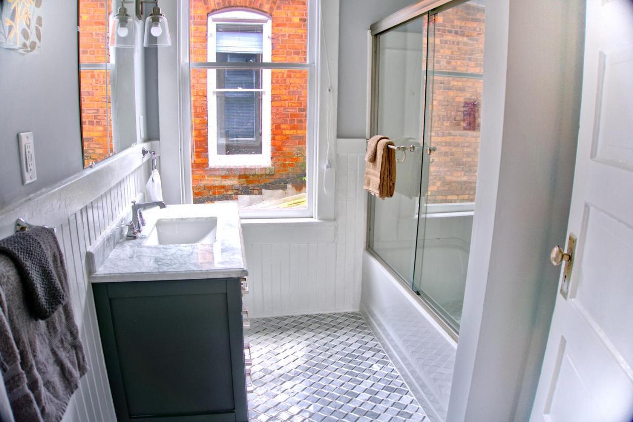 2 Bedroom Newly Renovated Townhome In Historic Савана Екстериор снимка