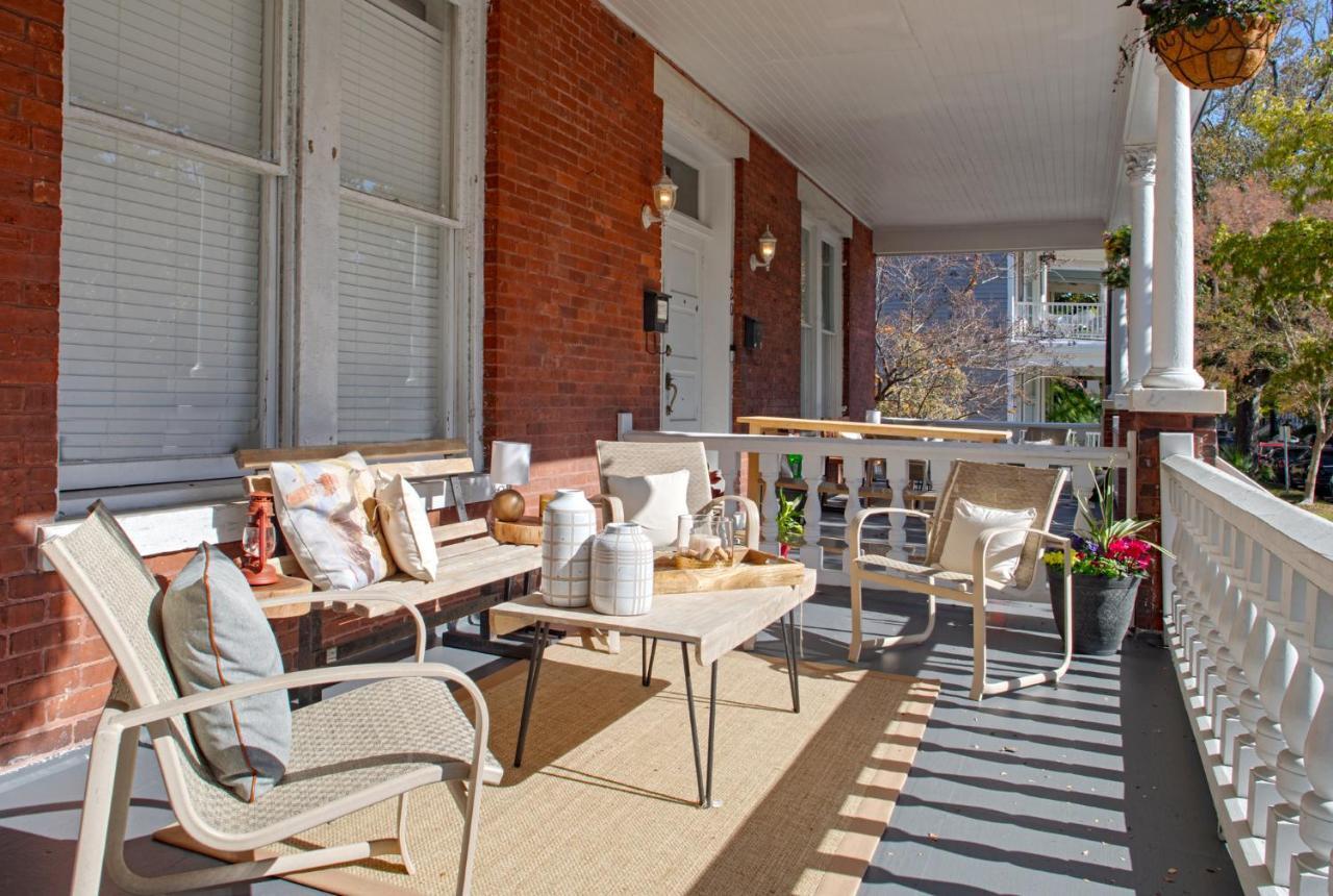 2 Bedroom Newly Renovated Townhome In Historic Савана Екстериор снимка